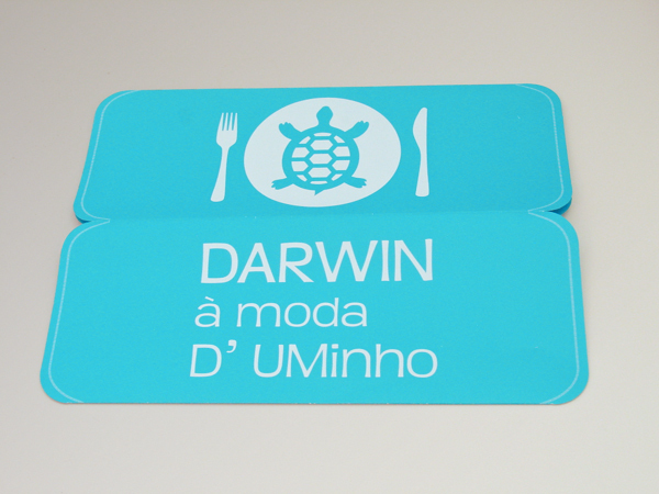 Cartaz semiaberto - Darwin à moda D'UMinho