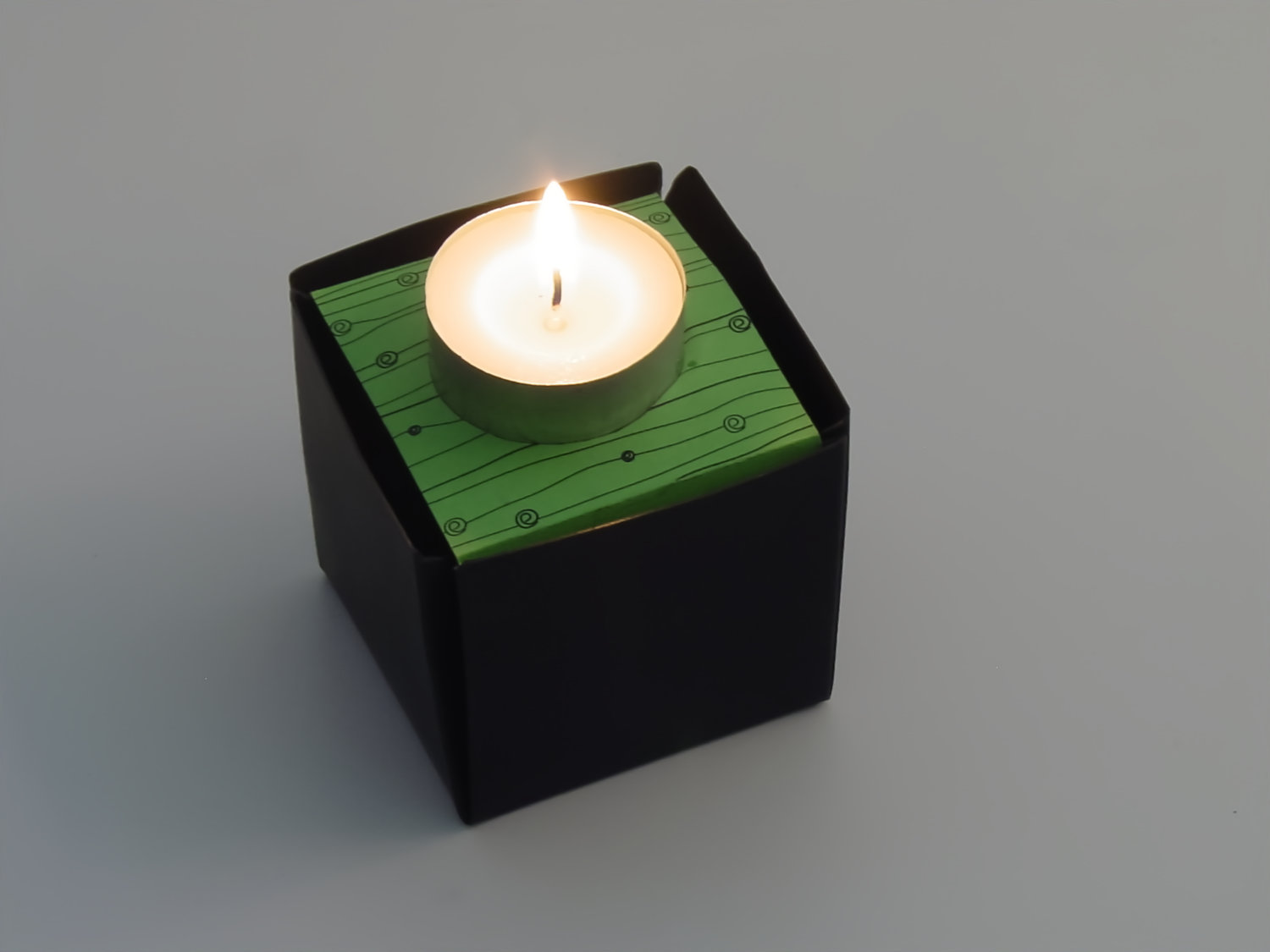 Cube with burning candle - Wedding invitation R&S 